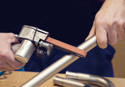 La finition artisanale de tous les chariots JuCad garantit à chaque modèle toucher, exclusivité et élégance.