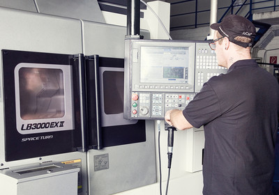 Nous produisons une qualité constante de fabrication allemande à l‘aide de machines de tournage et fraisage de type CNC (assistance numérique).