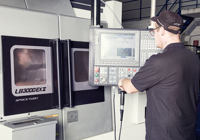 We use high-precision CNC lathes and milling machines for undeviating accuracy – quality made in Germany.