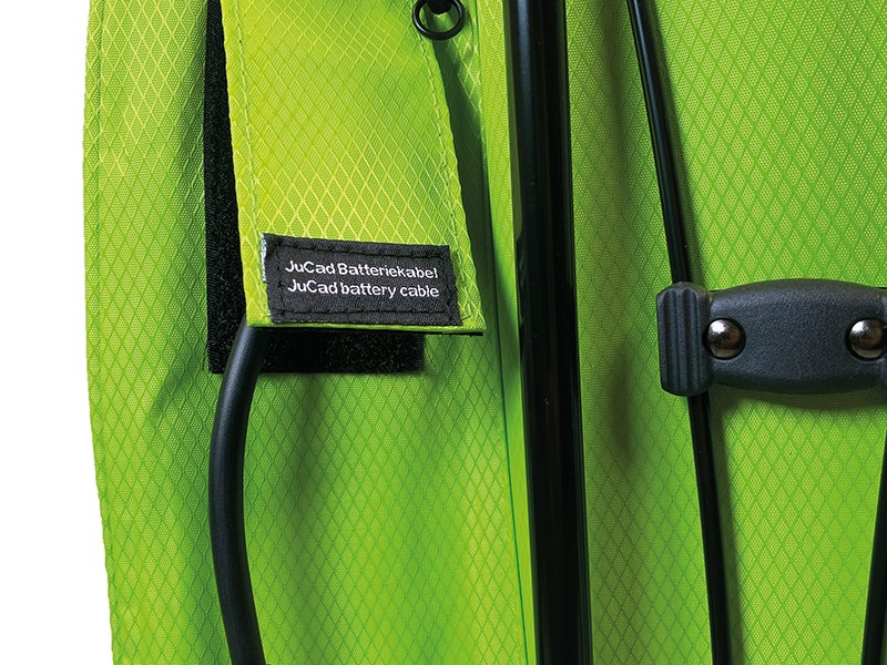 JuCad_Bag_Aqualight_green-orange_JBAL-GO_Outlet-Powerback3_800x600px Beispiel Auslass Powerpack-Kabel