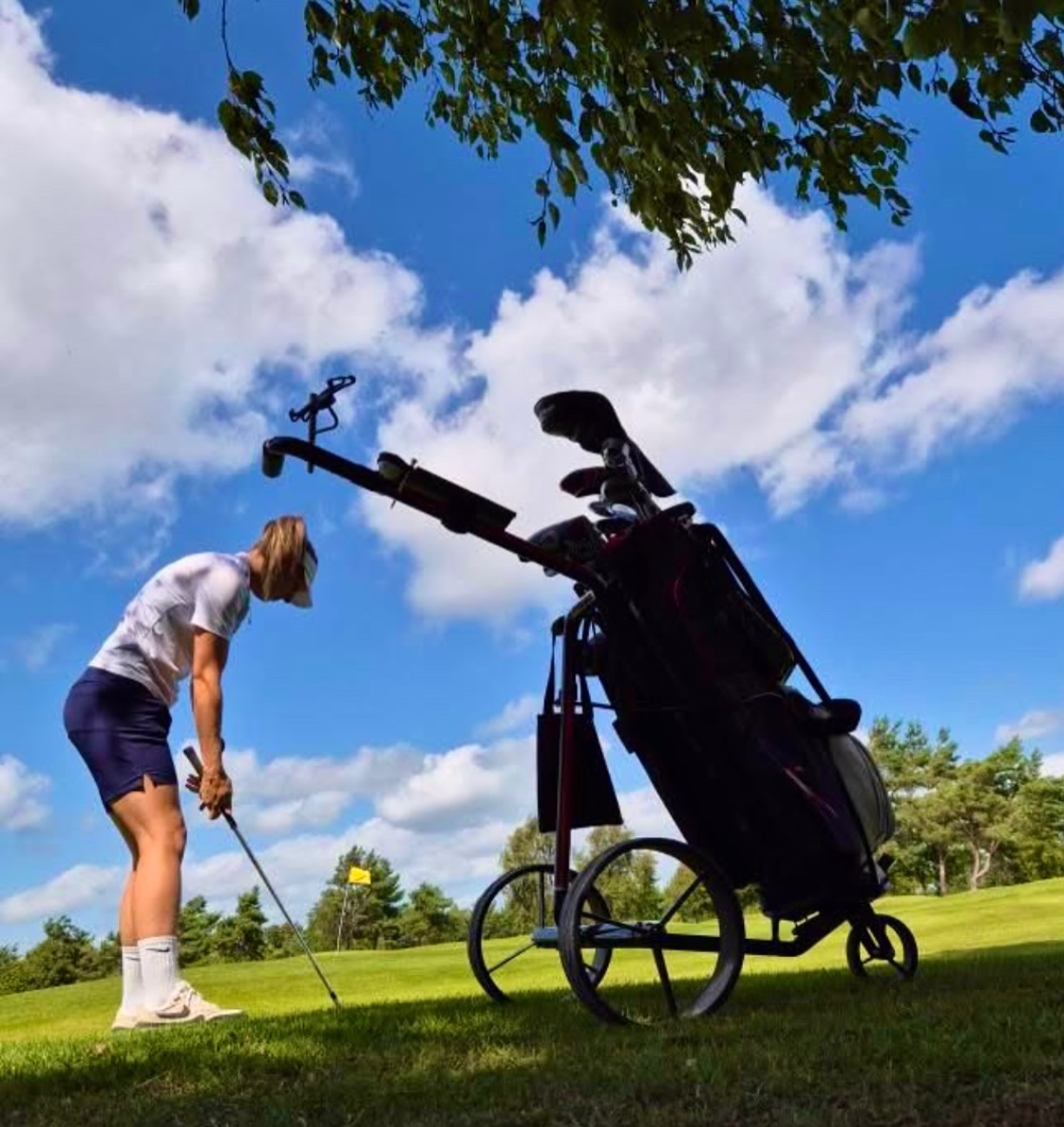 Elegance on the golf course starts with JuCad⛳️
#jucad #elegance #etrolley #golftrolley #golfcourse #putting Elegance on the golf course starts with JuCad⛳️
#jucad #elegance #etrolley #golftrolley #golfcourse #putting