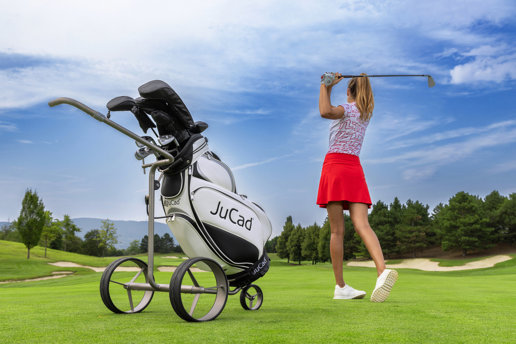45 Jahre JUTEC Biegesysteme Die edlen Kurven der JuCad Design-Golfcaddys 45 Jahre JUTEC Biegesysteme Die edlen Kurven der JuCad Design-Golfcaddys