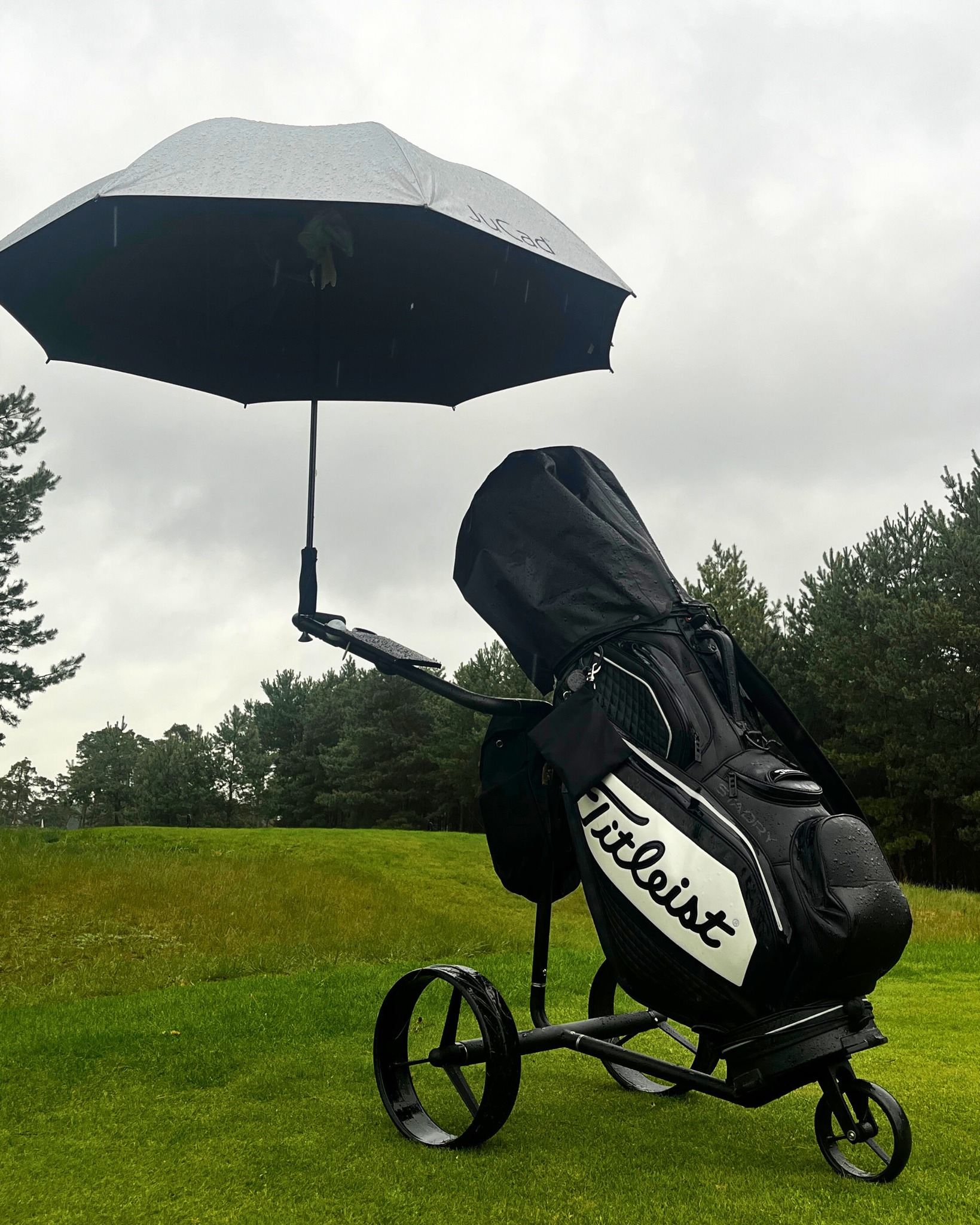 rainy days on the golf course… Do you play golf even in bad weather? ☔
#jucad #jucad_international #jutec #golf #cover #rainy #rainydays #golfequipment #golfswing #autumn #outside #fun #rain #golfbag #golftrolley rainy days on the golf course… Do you play golf even in bad weather? ☔
#jucad #jucad_international #jutec #golf #cover #rainy #rainydays #golfequipment #golfswing #autumn #outside #fun #rain #golfbag #golftrolley