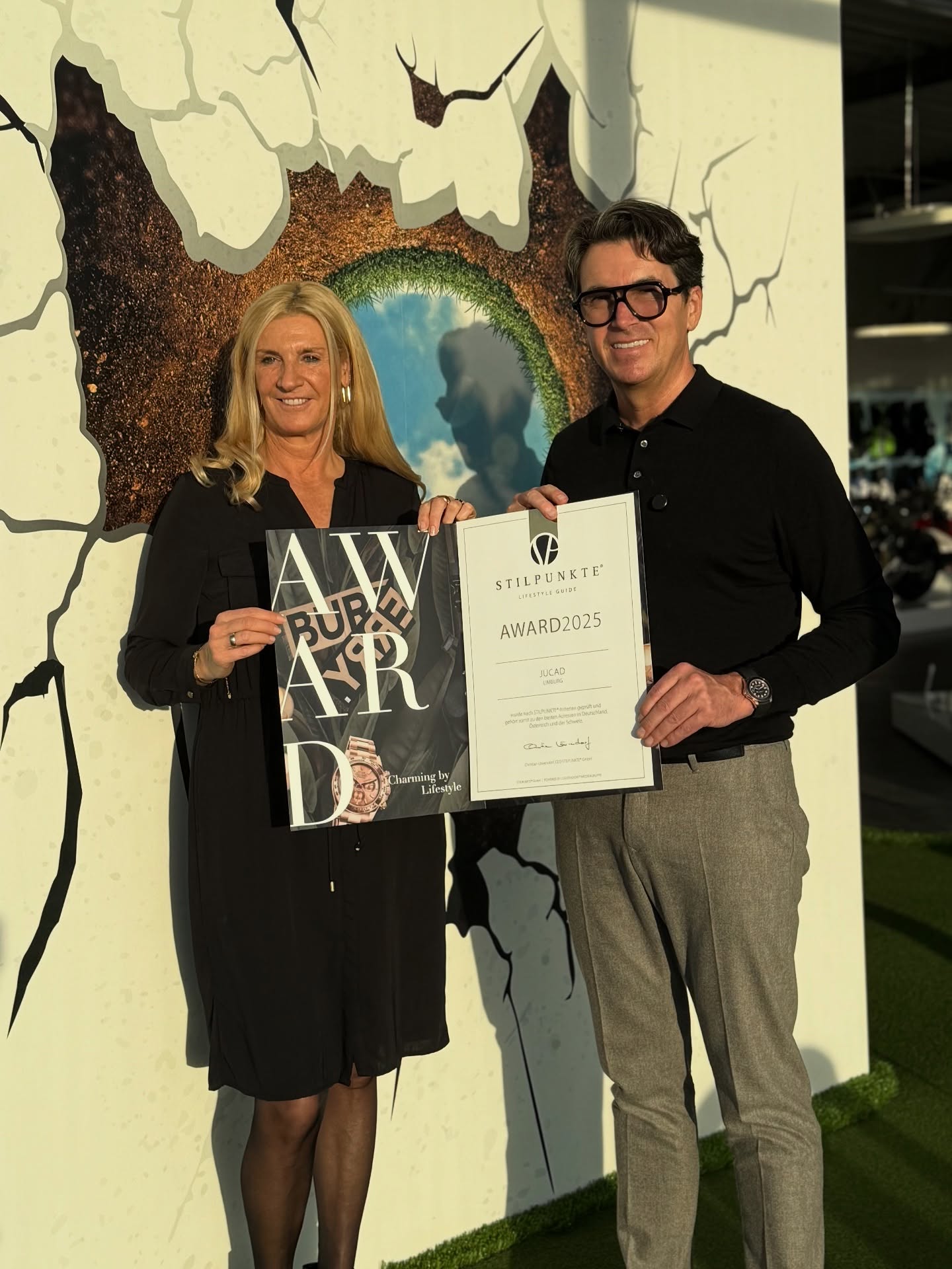 Wir freuen uns über die Auszeichnung zum STILPUNKTE®-Partner! 

Ein herzliches Dankeschön an Christian Löwendorf für die persönliche Übergabe.

@christianloewendorf 
@stilpunkte

—————————

🇬🇧 We are delighted to receive the STIL-PUNKTE® Partner award! 

Many thanks to Christian Löwendorf for the personal handover.

#JuCad #Golf #Premium #Partnerschaft