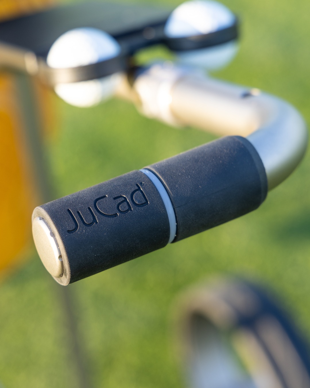 Ideal for colder days❄

With the new weatherproof JuCad handle protector cold hands are a thing of the past. 

#jucad #colddays #griffschutz #quality #detail