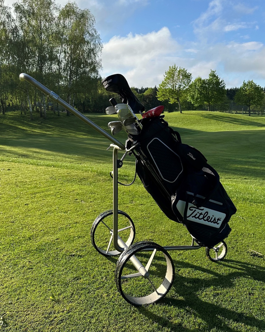 Dreamimg of a JuCad trolley under my christmas tree. Who else?💭

@arnaudseriegolf 

#jucad #jucad_international #jutec #snow #golf #holidays #star #christmas #center #trolley #dream #xmas #winter #santa #december #weihnachten