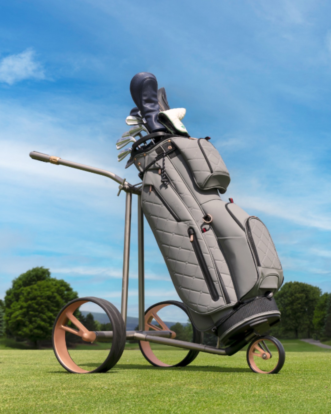 Strong in design. Clear in its claim: JuCad

#jucad #golf #performance #style #pure #power #rollinstyle