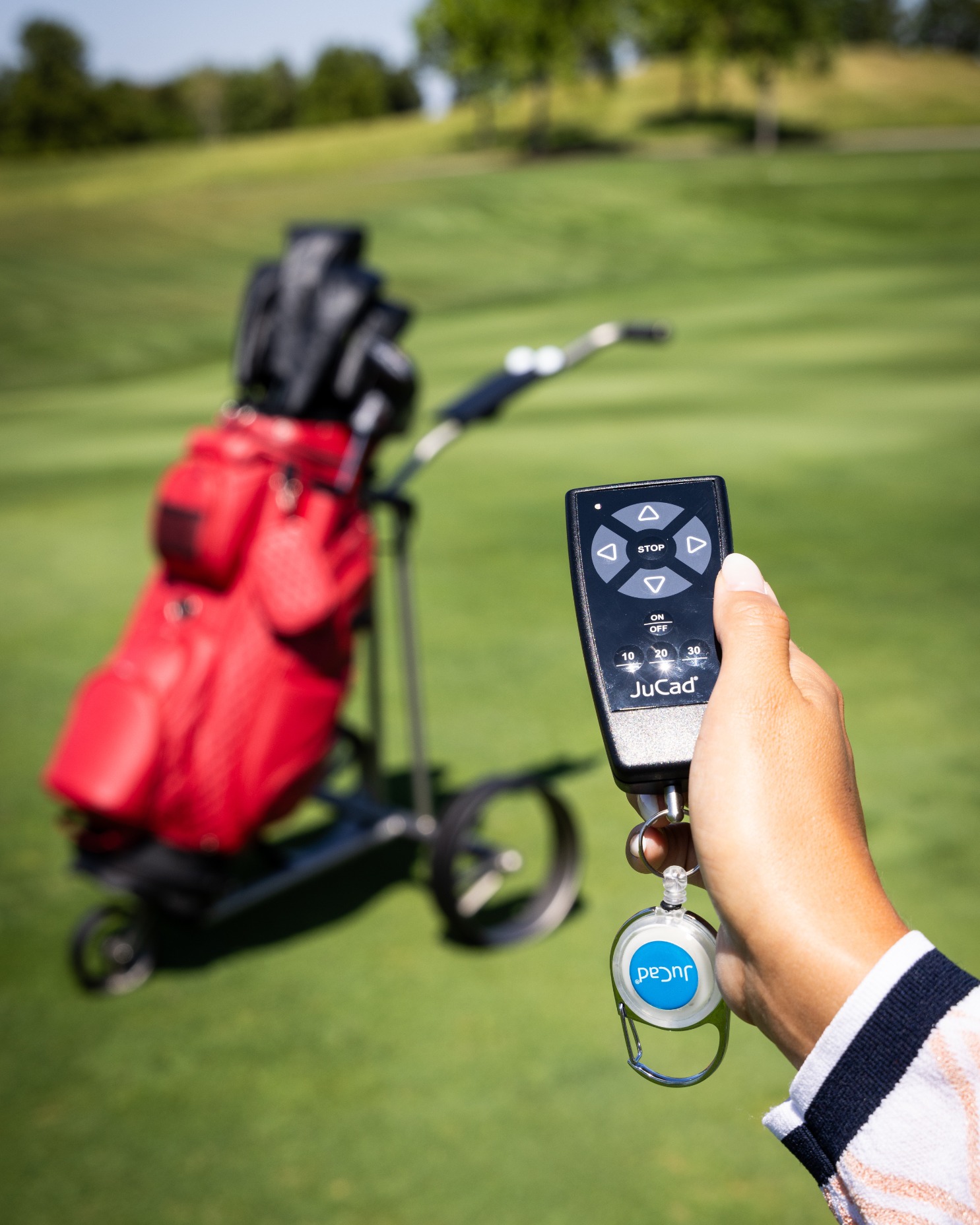 Save your energy for your golf game! Get your electric trolley! 

&amp; with the JuCad remote control, it's even more fun!😎

#jucad #golf #golftrolley #golfpro #golfaddicts