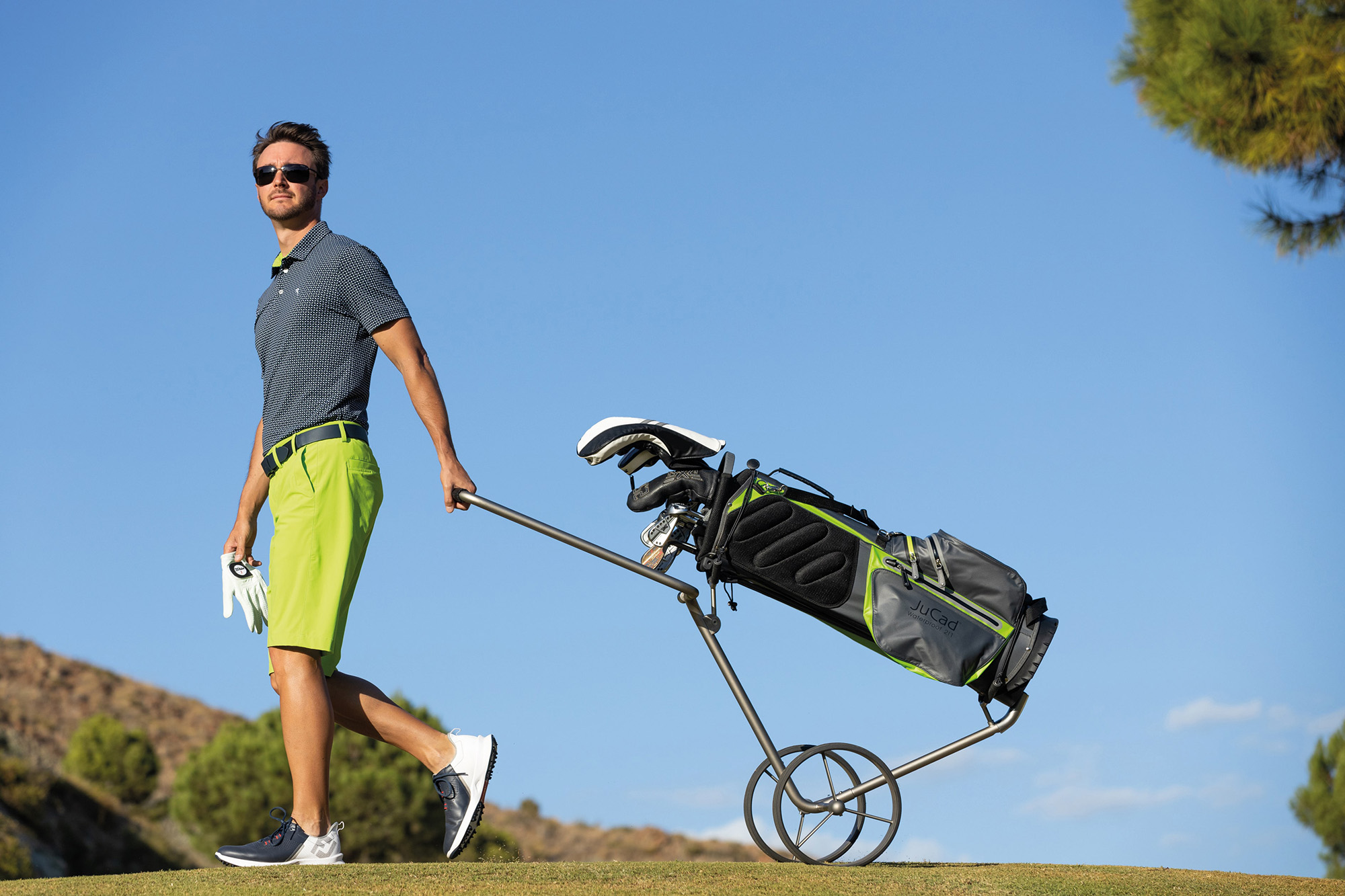 Take Advantage of Trolley Benefits from the Golf Caddy Specialist