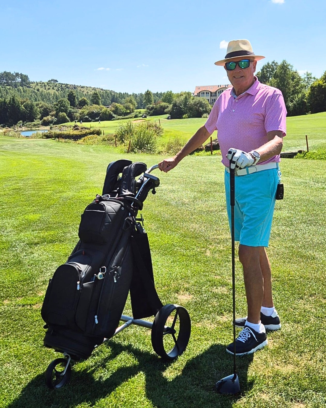 Calm, precision, and a touch of lightness - elegance on the fairway with JuCad ✨☀⛳

#jucad #golfclub #habsberg #sunnyday #golf #playgolf #golfcourse
