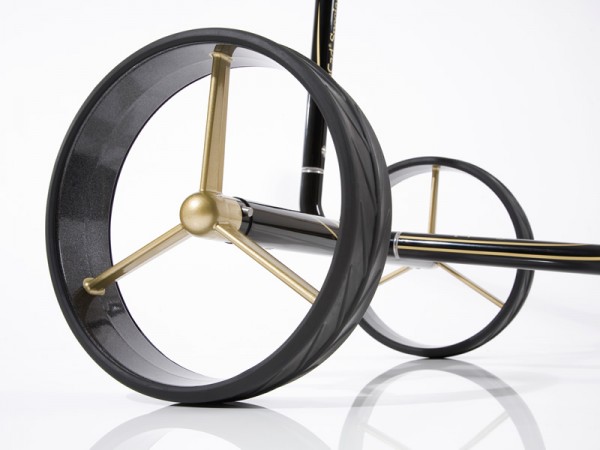 Das exklusive Schwarz-Gold-Design macht den JuCad Special 2.0 zu etwas ganz Besonderem.